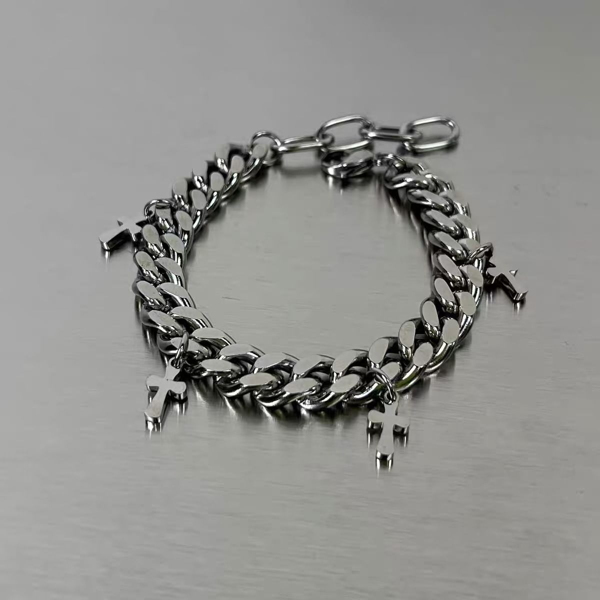 クロスボーダーヒット：ミニクロス付きキューバンリンクブレスレ - Streetwear Brand Jewelry のレビューと価格